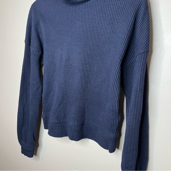 Banana Republic Navy Waffle Knit Turtleneck Sweater Size XS - Picture 5 of 7